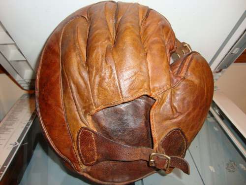 Early 1900's Buckle Web Sewn Palm Crescent Catchers Mitt Back