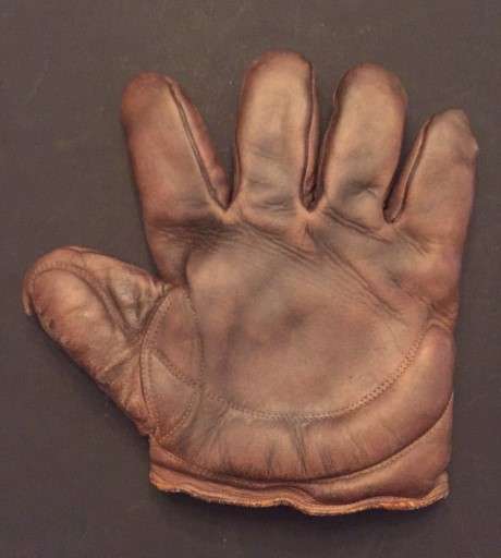 Early 1900's Ratsch Peerless Webless Crescent Front