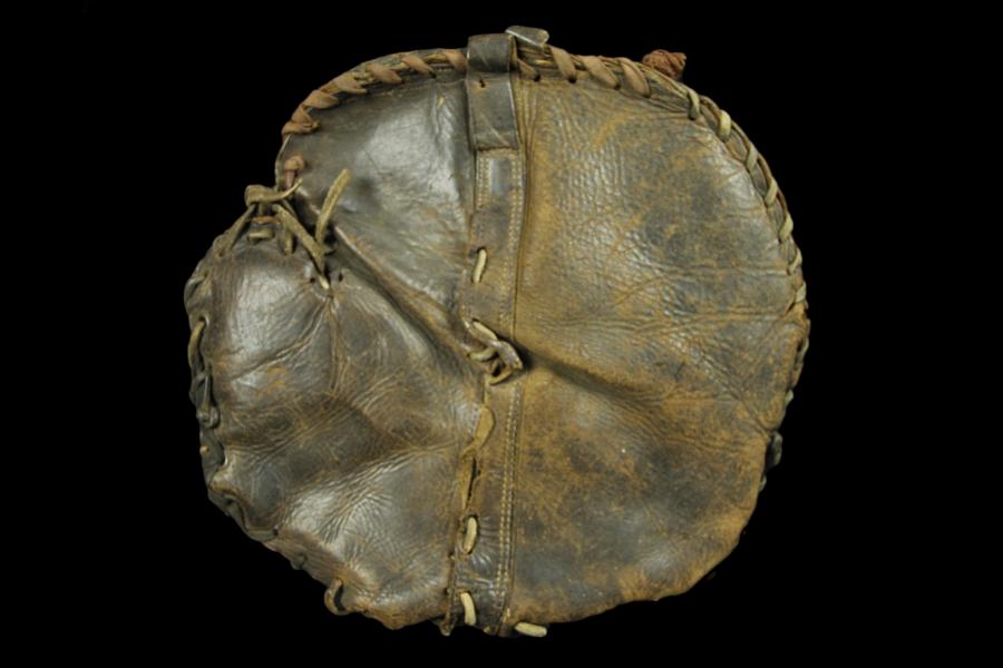 Folk Art Gloves & Mitts