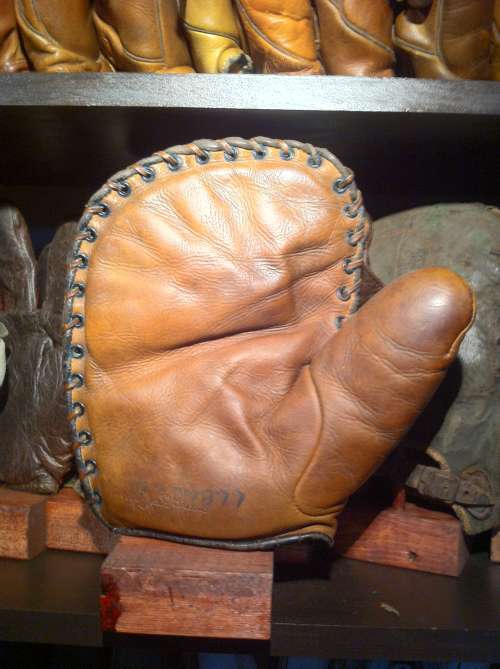 Jack Burns Columbia Basemitt Lefty Front