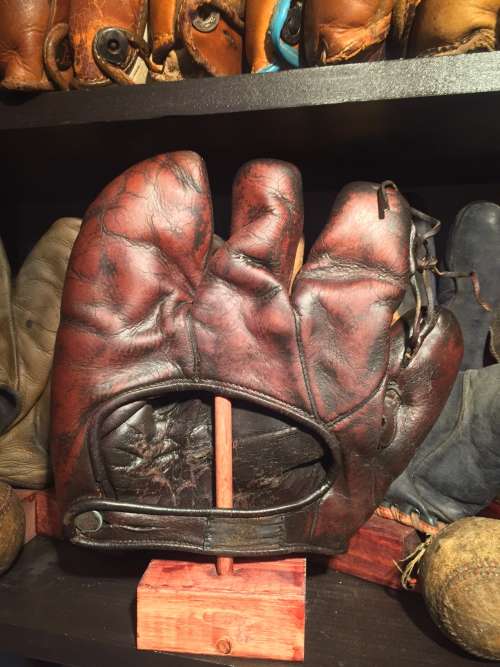 Howard Ehmke D&M 3 Finger Back