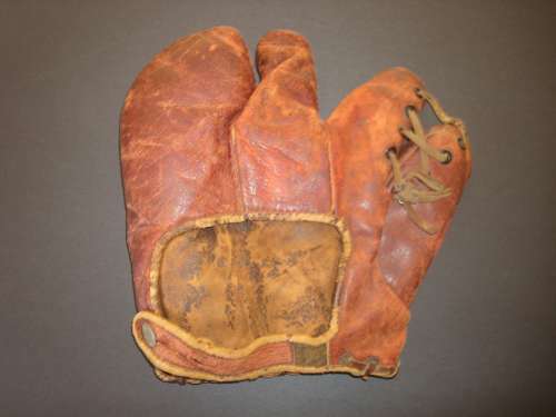 Victor, Wright & Ditson 3 Back