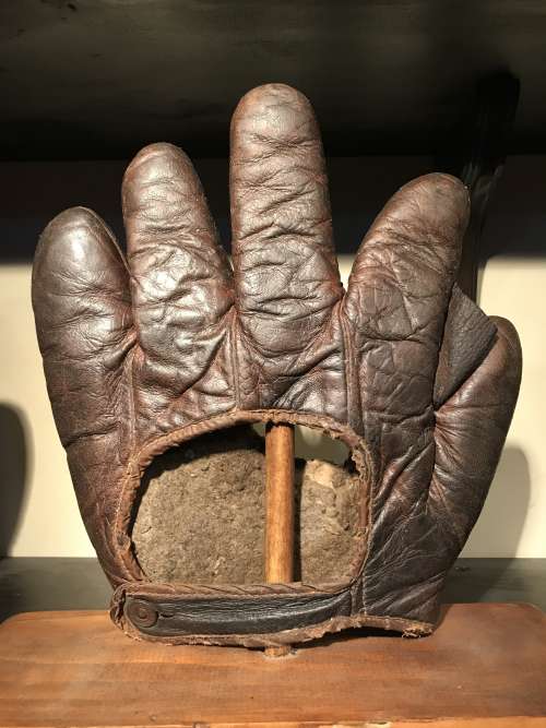 Victor Hole in Palm Full Web Back